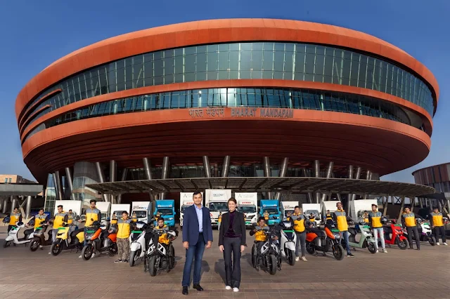 Amazon Reaches More than 10,000 EVs in Its Delivery Fleet Across India; Begins Testing Electric Heavy Goods Vehicles